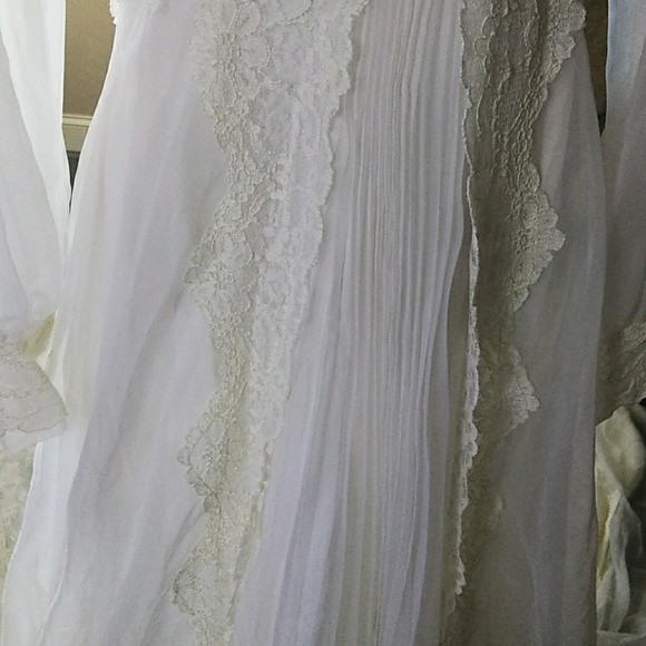 Vintage Off-White Wedding Dress - Picture 6 of 14